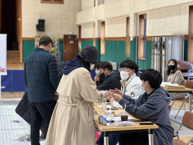 동해·삼척 공무원 산불진화-선거지원 녹초