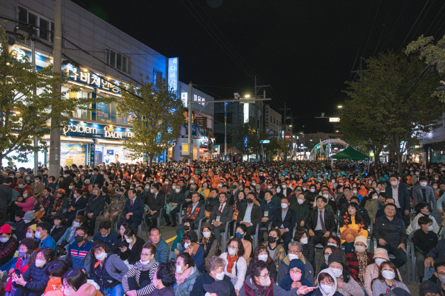 시민이 손수 만든 설악문화제 12만 구름인파