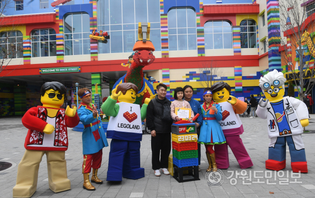 레고랜드 개장 첫날…각종 논란 잠재울 수 있을까