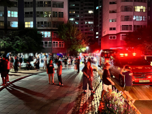 [현장컷] 춘천 장학리 아파트 화재… 주민 대피