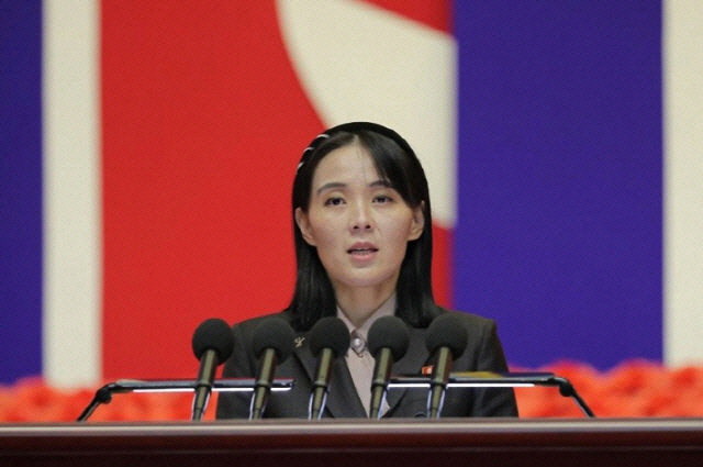 김여정, 미국 핵추진 잠수함 입항에 핵 능력 한계 없이 강화할 것