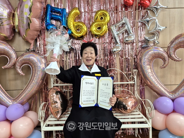 [시니어 현장] 인제군사회복지관, 꽃보다 老(노)치원 수료식