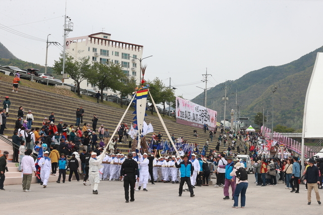 영월군 제58회 단종문화제 칡줄 행렬과 칡줄다리기 성황