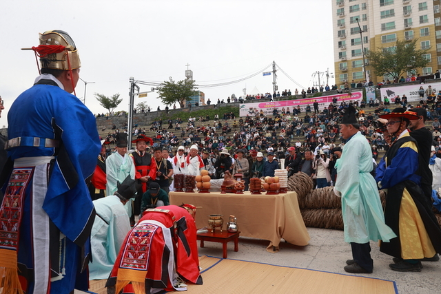 영월군 제58회 단종문화제 칡줄 행렬과 칡줄다리기 성황