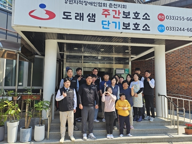㈜와룡컴퍼니, 춘천 도래샘단기보호소에 후원물품 전달