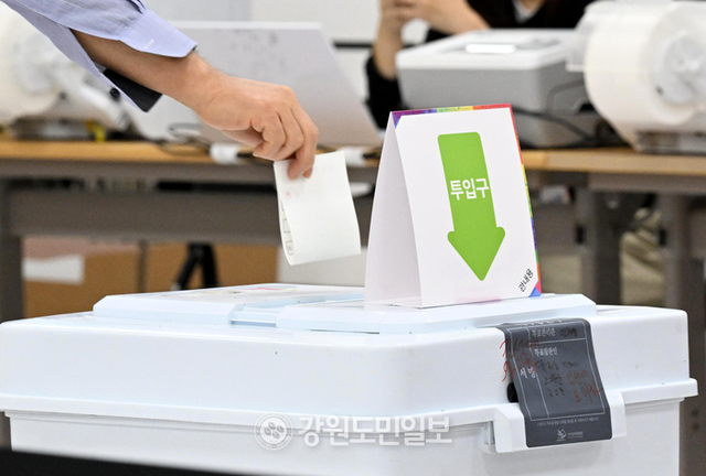[속보] 대선 첫날 사전투표율, 오후 1시 현재 10.51%… 역대 '최고치'