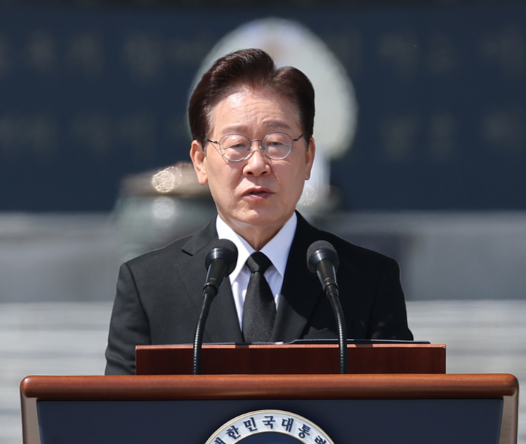 [속보] 이 대통령, 투표용지 부족 사태에 "국회 조속히 국정조사 추진해 달라"