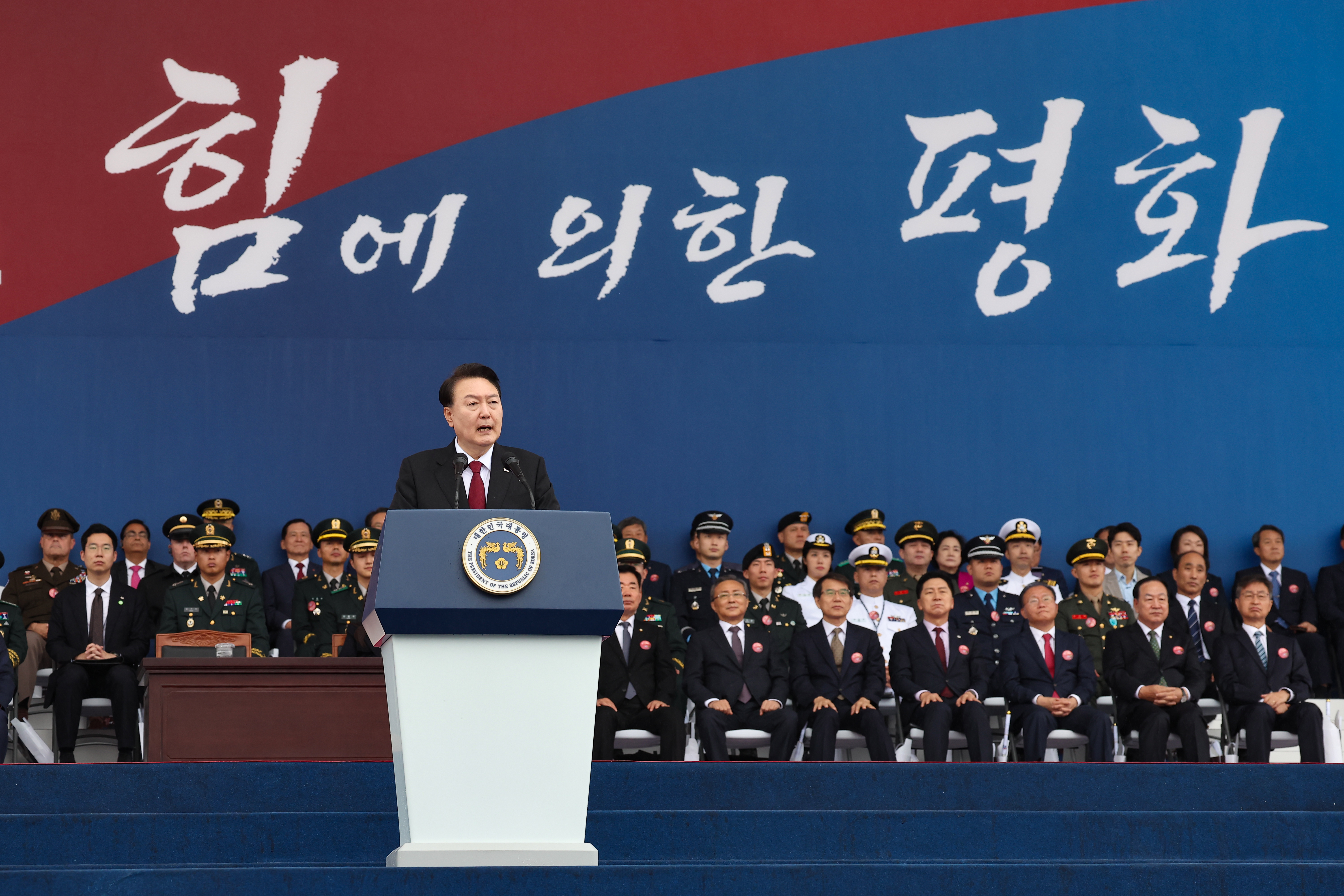 [속보] 윤 북한 핵 사용시 한미동맹 압도적 대응…정권 종식시킬 것