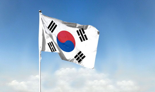 중학교 태극기에 독도는 일본땅 적고 불태운 30대 체포