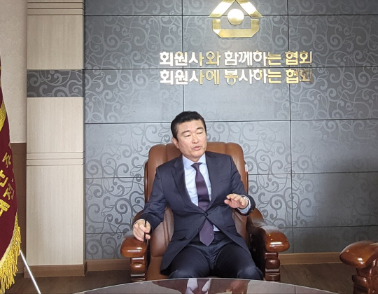 지역 주택건설업체 보호·육성 힘쓸 것...김용관 신임회장의 새 구상