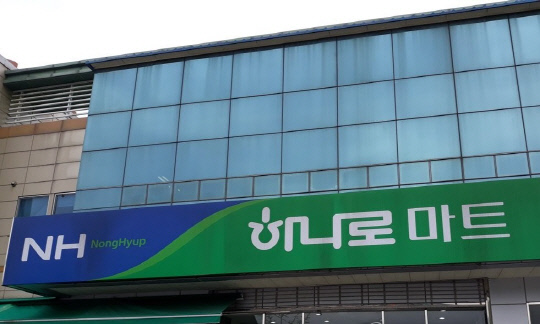 충남 공주 한 마트서 직원이 심폐소생술로 70대 고객 살려