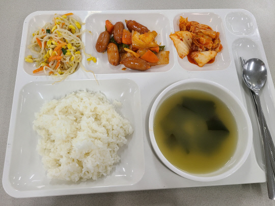 [르포]1000원으로 든든한 아침밥… 고물가에 몰려드는 대학생들