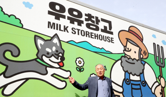 [포토] 보령우유 캐릭터 설명하는 이수호 대표