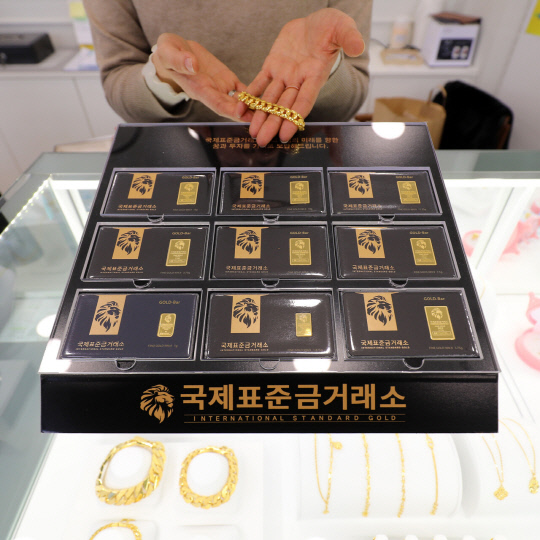 믿을 건 金뿐? 국제 금값, 관세전쟁 우려에 사상 최고치