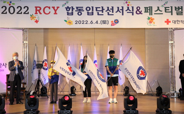 전국해상선원노동조합연맹, 부산해사고에 장학금과 발전기금 기탁 外