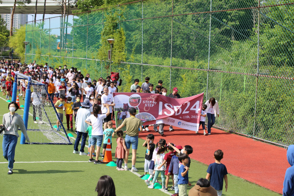 부산국제외국인학교 6년째 암 환자 돕기 ‘24시간 릴레이’