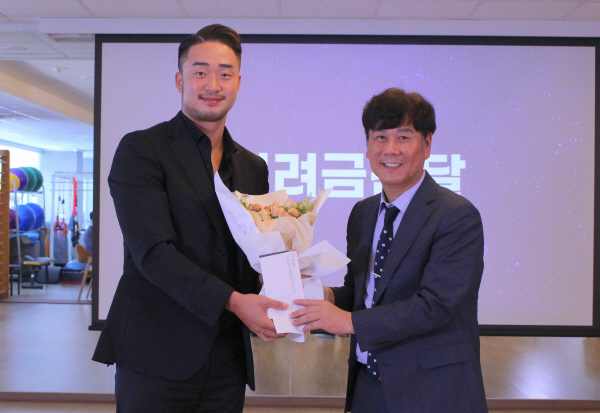 국제 유명 가요제 우승자, 보은의 음악회 가져 화제