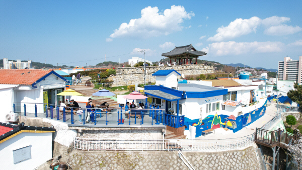 벽화마을 통영 동피랑 새옷으로 갈아 입는다