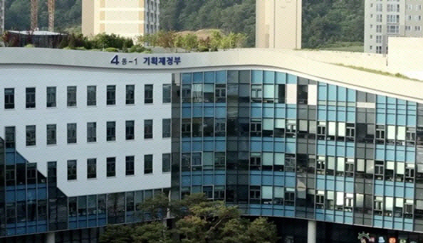 정부 총수입·총지출 모두 줄었다…1월 국세 6조8000억↓