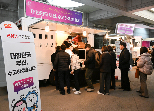 큰 표차에 공무원도 놀랐다…부산시청 무거운 분위기