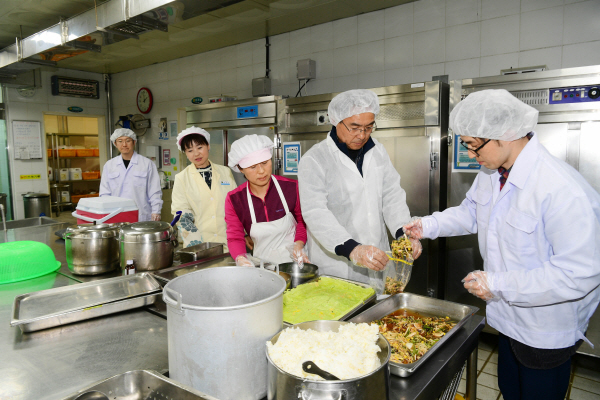 부산 연제구 한 초등학교 집단 식중독 의심 증세