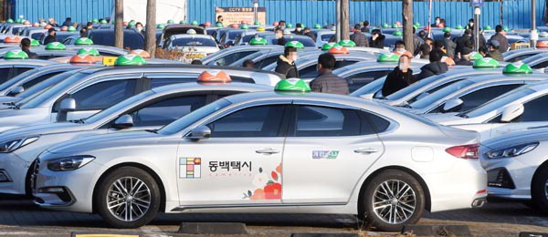 대기업 맞섰던 부산개인택시조합, 카카오 가맹 절차 밟나
