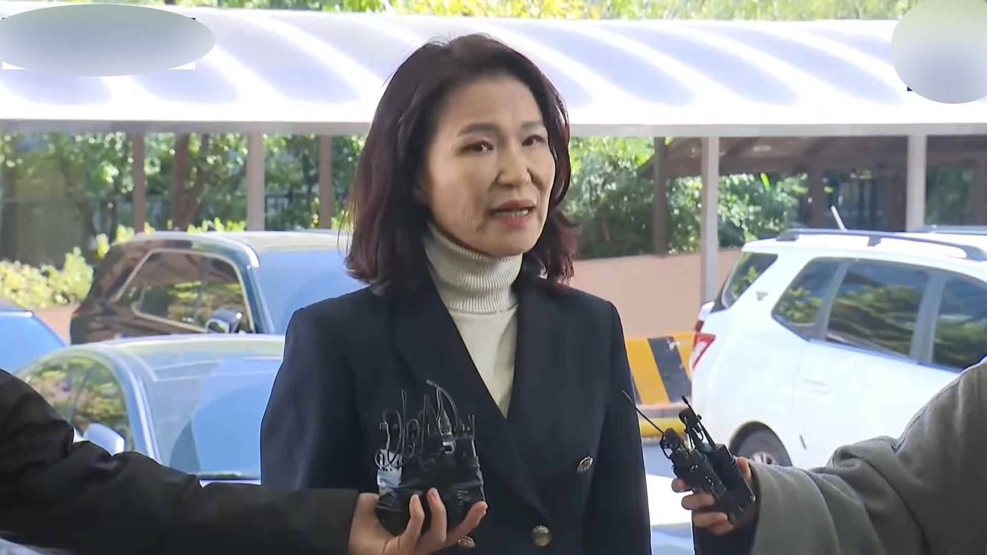 '공직선거법 위반 혐의' 이진숙, 경찰 조사 출석