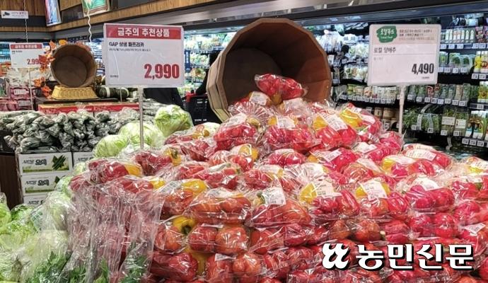 엔저에 신음하는 파프리카 농가…롯데마트, 못난이 ‘상생 파프리카’로 판로 확대