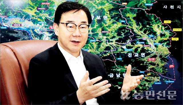 [열혈 기초단체장에게 듣는다] “청년이 찾아오는 하동 만들기 박차…미래지향적 농업 전환”