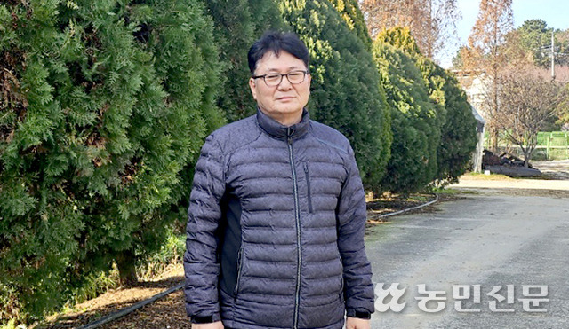 [환경친화축산농장을 가다] “나무 심고 사육규모 유지…냄새민원 없어”