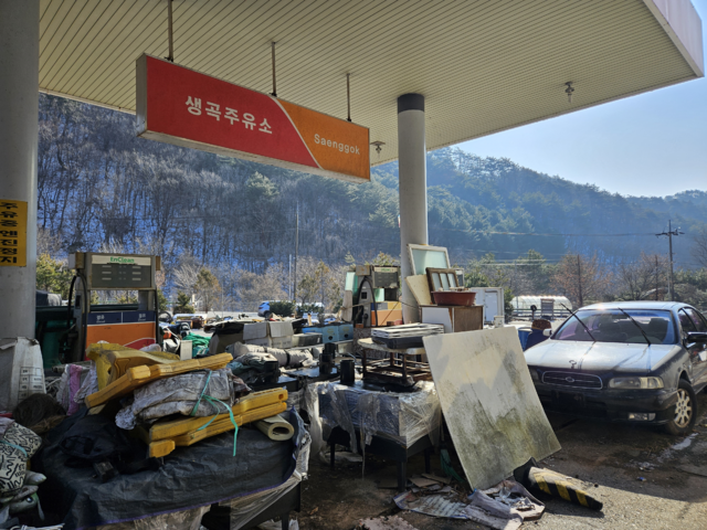 “귀신 나올 것 같아요” 흉물 돼버린 농촌 폐주유소