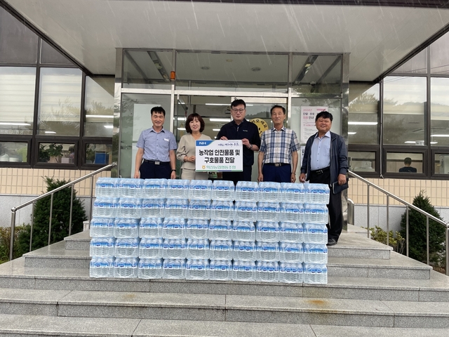 충북 영동 학산농협, 용화면 수해농가에 구호물품 전달