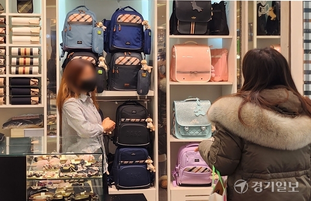 가격표에 입이 떡… 새학기 용품 “가격이 너무해”
