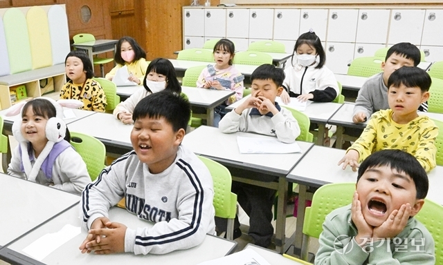 수원 남창초 세계시민교육 “모국어 가르치며... 다문화 아이들 뿌리찾기 도와요” [함께 토닥토닥]
