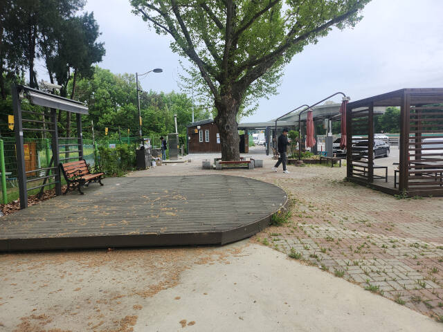 푸드트럭 폐기 처분 한 도로공사…손님과 함께 꿈 잃은 청년들 [중고매물이 된 청년의 꿈 ④]