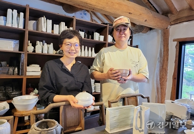 설우요 김종훈·문지영 부부 작가 “흙의예술 도자기, 함께하니 완성도 높아져”