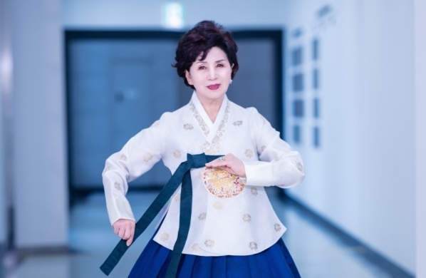 안혜숙 경기수원시니어모델협회 ‘70+다시 봄’ 회장 시니어들의 건강한 도약에 힘 쏟을 것