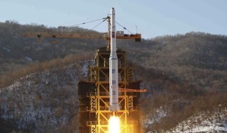 북한, 장거리미사일 발사…한반도 정세 '격랑'