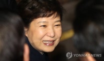 박 前대통령, 파면 이틀만에 사실상 헌재판결 '불복선언'
