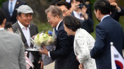 文 대통령 내외 맞이한 청와대..