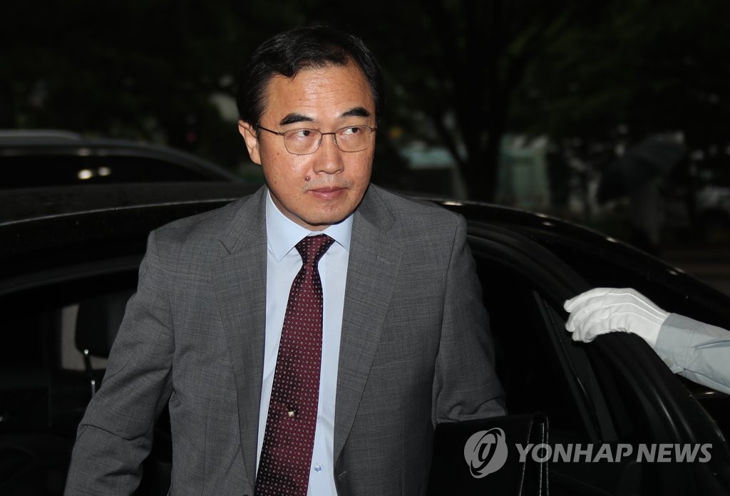남북고위급회담 일방 취소...출근하는 조명균