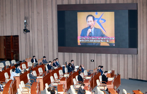 與 ‘BBK’ 재수사 촉구 … 박상기 법무 “신중 검토”