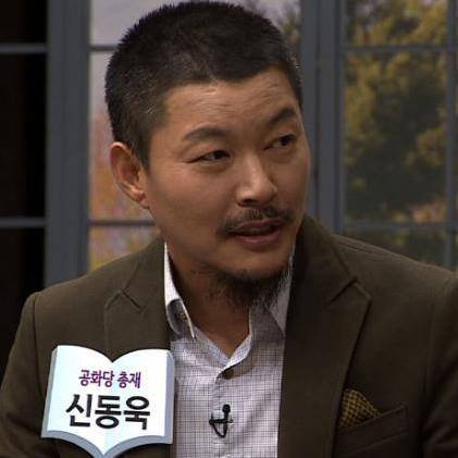 신동욱 "탁현민 교수 자기 발등 자기가 찍은 꼴" 비난