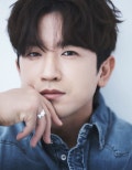 Lee Min-woo’s ‘Purism’: A Unique K-pop Art Exhibition
