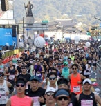 노란 수영복에 섹시한 몸매 어필하는 존예 처자