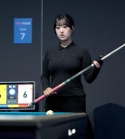 노란 수영복에 섹시한 몸매 어필하는 존예 처자