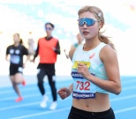 노란 수영복에 섹시한 몸매 어필하는 존예 처자