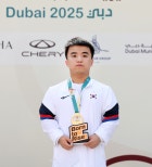 노란 수영복에 섹시한 몸매 어필하는 존예 처자