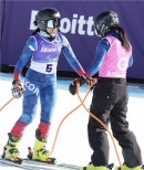 노란 수영복에 섹시한 몸매 어필하는 존예 처자