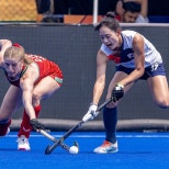 노란 수영복에 섹시한 몸매 어필하는 존예 처자